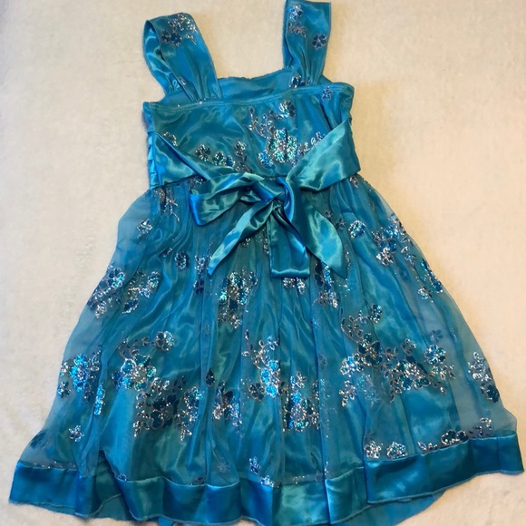 Girl's Fancy Dress in Size 7 - Picture 5 of 5